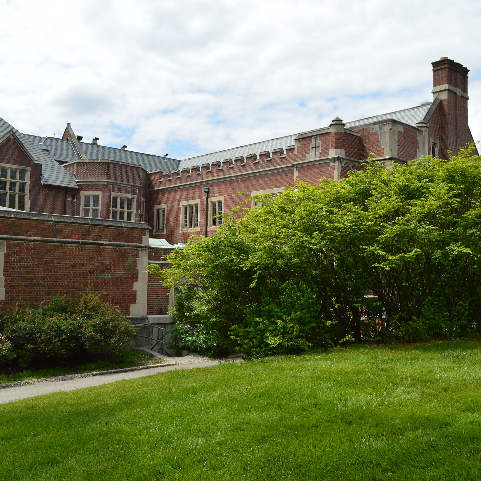 Photo of Pomerene Exterior prior to Atrium addition