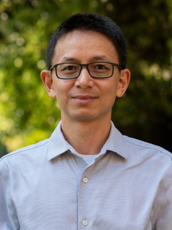 Desheng Liu Headshot