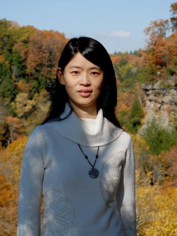 Xinyi Xu Headshot